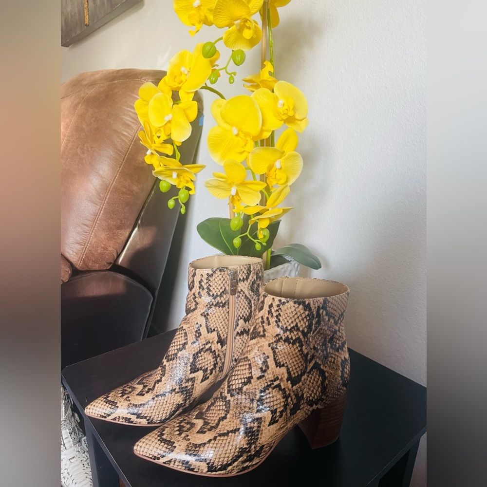 6.5 MARC FISHER Leather Snake Print Boots✨Like New